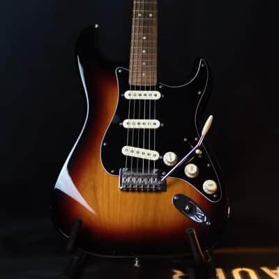 Fender Deluxe Roadhouse Stratocaster 3-Color Sunburst image 1
