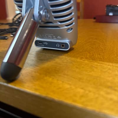 Shure MOTIV MV51 iOS / USB Large Diaphragm Condenser Microphone 2015 - Present - Silver and Black image 6