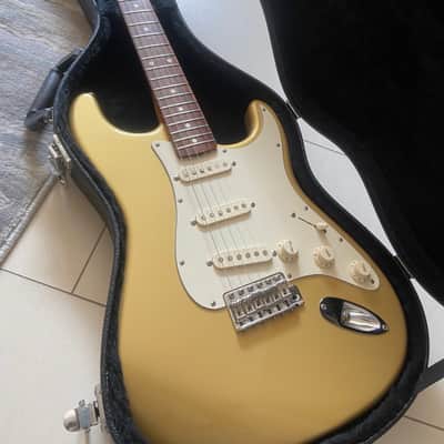 Fender Vintage Player Stratocaster 2001-2002 - Aztec Gold image 1