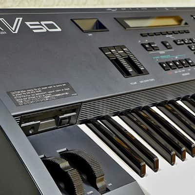 Yamaha V50 FM Synthesizer 1989 - Black