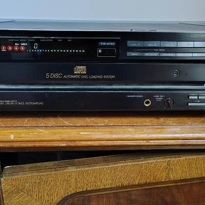 Sony flagship ES CDP-C8ESD 5-cd player in excellent condition, serviced - 2000's image 1