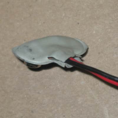 3 used genuine BOSS older battery clips (1 GRAY, early 1980s / 2 BLACK - one late from 1980s, other from 1990s) (NO pedals) - also including 2 new NON Boss battery clips, 2 extra wires, 2 pieces heat shrink tubing (AS IS / FINAL SALE- read description) image 7