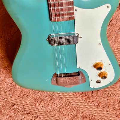 Beautiful Silvertone 1413 1965 - Turquoise - All original image 5