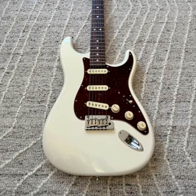 Fender American Ultra Stratocaster 2019 - Arctic White Pearl image 8