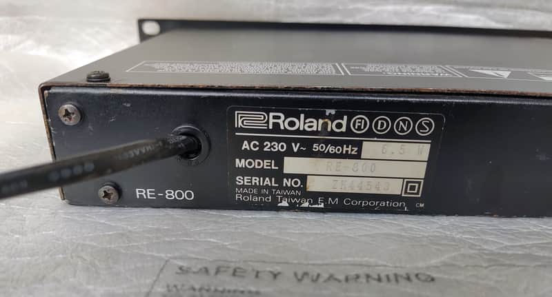 Roland RE-800 90's Digital Echo 1U Rack Effects - 220V | Reverb