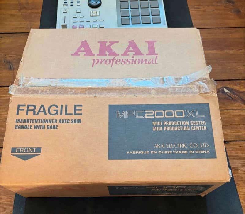 Akai MPC2000XL NEW SCREEN ORIGINAL BOX CF 8 OUTS ORIGINAL MANUAL MAX RAM image 1