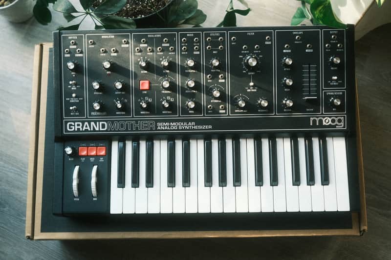 Moog Grandmother Dark 32-Key Semi-Modular Analog Synthesizer 2020 - Present - Black / Black Panel image 1