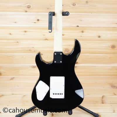 Yamaha PAC112V-BL Pacifica HSS with Rosewood Fretboard - Black image 10