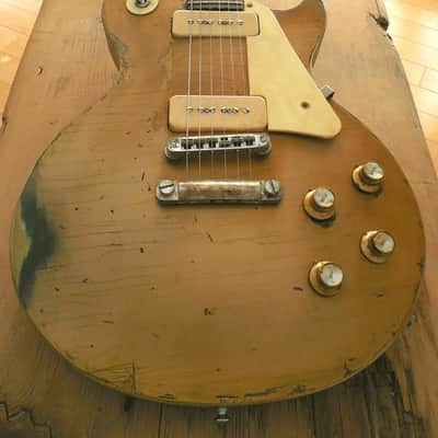 Gibson Les paul gold top  tribute (pro heavy relic ) image 3