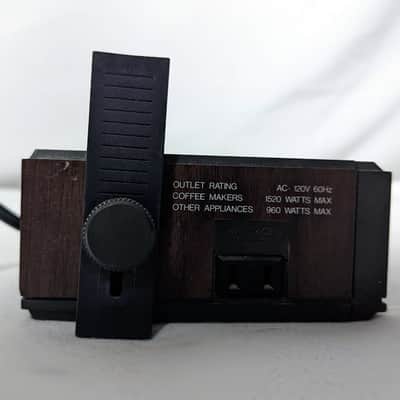 Emerson RK5000 Vintage Under Cabinet Mount AM/FM Clock Radio w/Timed AC Outlet image 11
