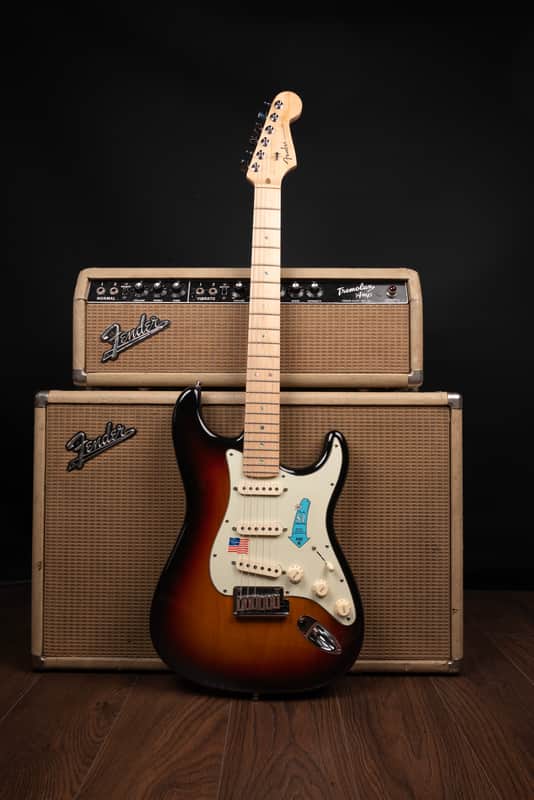 2009 Fender USA American Deluxe Stratocaster - in 3 Tone Sunburst
