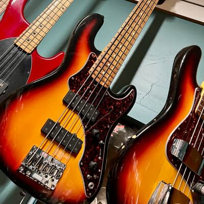 Fender Roscoe Beck Artist Series Signature Bass V 1998- 3-Colour Sunburst image 1
