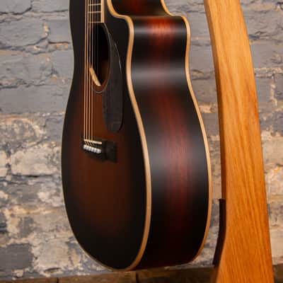 Larrivee OMV-40 2025 - Tobacco Sunburst image 7