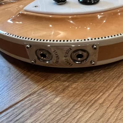 Rickenbacker 381/V69 1997 - Natural image 9