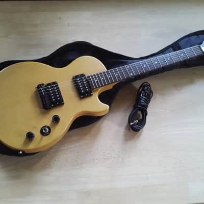 (*Local Sale Pending*) Electric Guitar with Gig Bag & Cable Included image 4