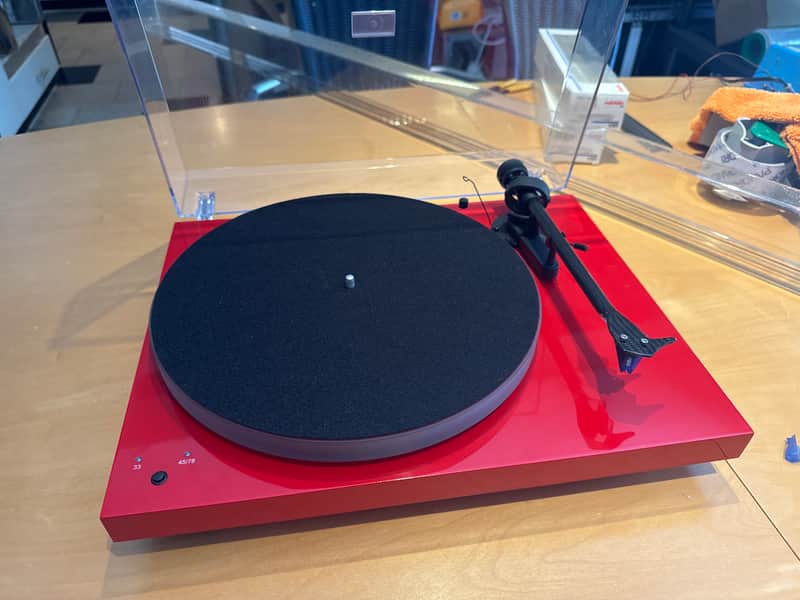 Pro-Ject Debut Carbon EVO Belt Drive Turntable 2020 - Present - Red