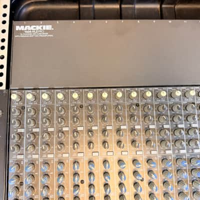 Mackie 1604-VLZ Pro 16-Channel Analog Mixer w/ XDR Preamps & SKB Rack Case image 4