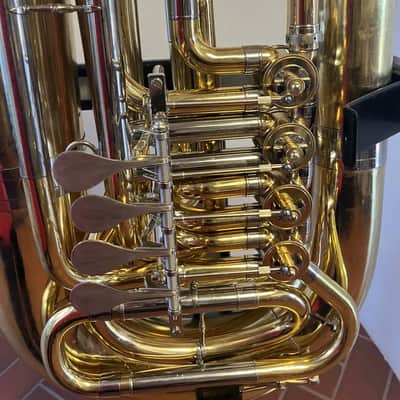 Very Clean Used Yamaha YBB-641 Concert BBb Tuba in Yellow Brass,Lacquered, good valves; with Case, Mouthpiece image 2