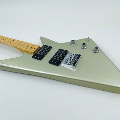 Peavey Razer, James "T-Model" Ford- "Slopbucket Blues," 1983 - Silver image 15