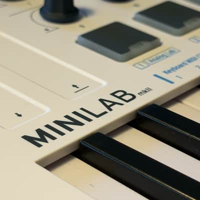 Arturia MiniLab MkII 25-Key MIDI Controller 2017 - Present - White image 3