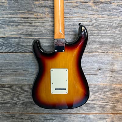 Used Fender MIM Classic Player 60s Stratocaster - 3 Tone Sunburst image 8