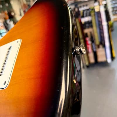 Fender American Stratocaster Maple 2004 - 3 Tone Sunburst image 24