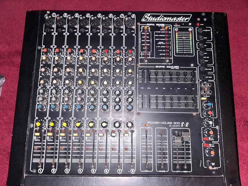 Studiomaster Powerhouse 300 8-2 300 + 300W 1999 image 1