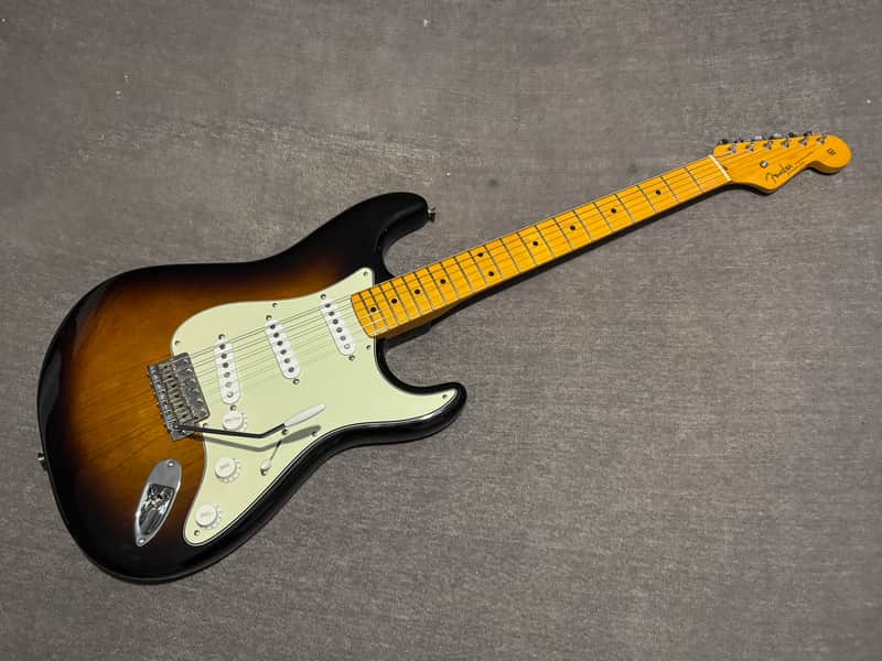 Fender 70th Anniversary American Vintage II '54 Stratocaster 2024 - 2-Color Sunburst