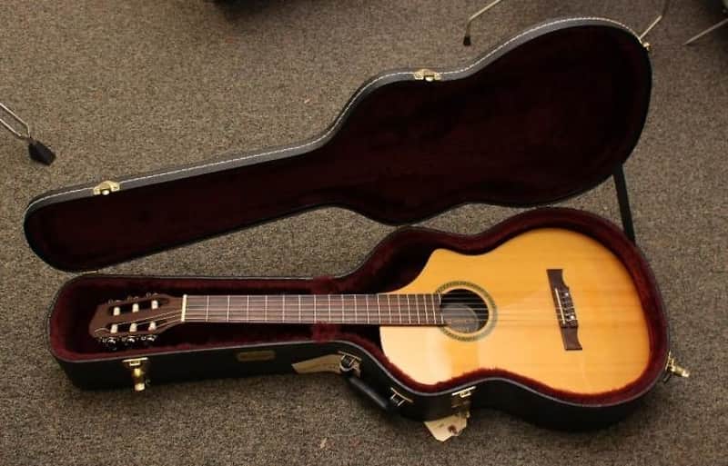 Line 6 Variax Nylon String Classical Acoustic Electric 300 | Reverb
