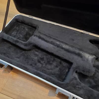 Fender TSA 002 molded guitar case 2000's image 10