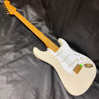 Fender Limited Edition Vintera III Late '50s Stratocaster White Blonde w/ Deluxe Gig Bag image 3