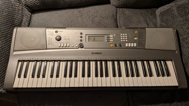 Yamaha YPT-310 61 Key Electric Keyboard image 1
