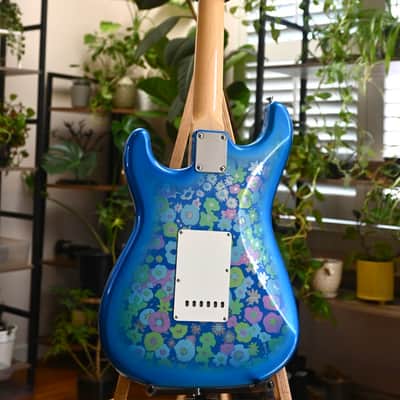 *New in Box* Fender MIJ Stratocaster 2025 - Blue Flower Limited Model Japan image 4