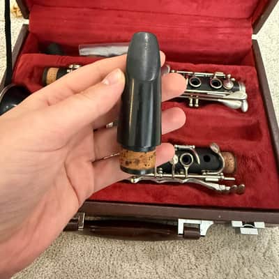 Buffet Crampon E11 Intermediate Bb Clarinet 2010s - Black image 3