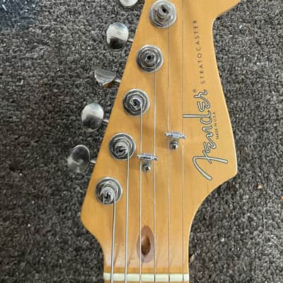 Fender Stratocaster 2003 Gold image 3