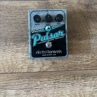 Electro-Harmonix Stereo Pulsar Analog Tremolo 2007 - Present - Blue image 1