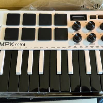 Akai MPK Mini MKIII 25-Key MIDI Controller - White image 2