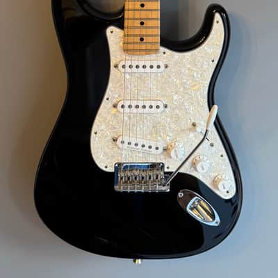 Fender American Professional Stratocaster with Maple Fretboard 2018 Black, Seymour Duncan Hot Stack pickup and Fender pearlescent pick guard image 2