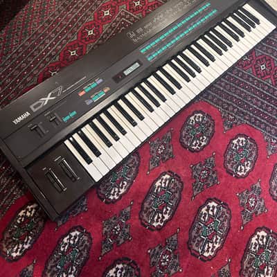 Yamaha DX7 Programmable Algorithm Synthesizer 1983 - 1987 - Black
