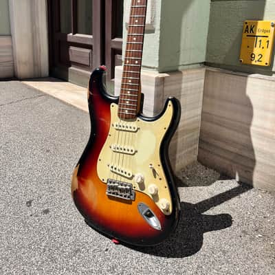 Fender 60's road worn stratocaster 2008 - Sunburst image 7