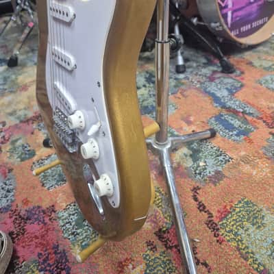 Squier Affinity stratocaster 20th anniversary 2002 - Gold sparkle image 4