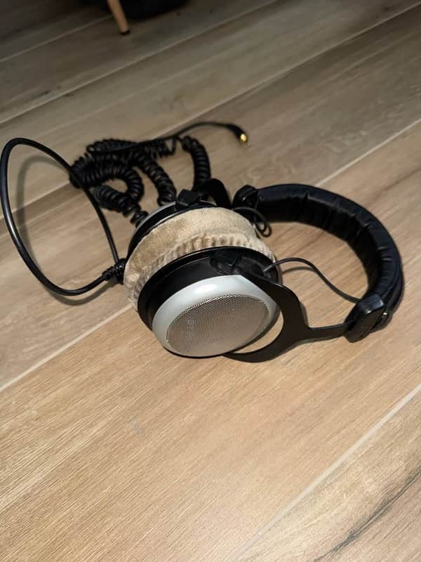 Beyerdynamic DT 880 Pro Studio Headphones - Black/Silver image 1