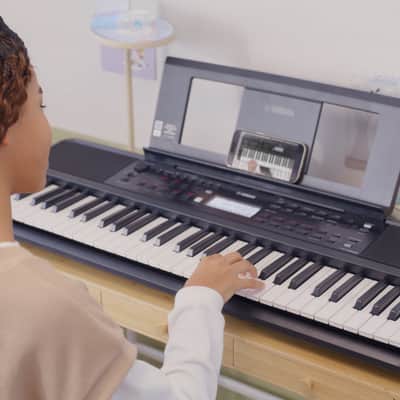 Yamaha PSR-E383 61-Key Standard Portable Keyboard image 7