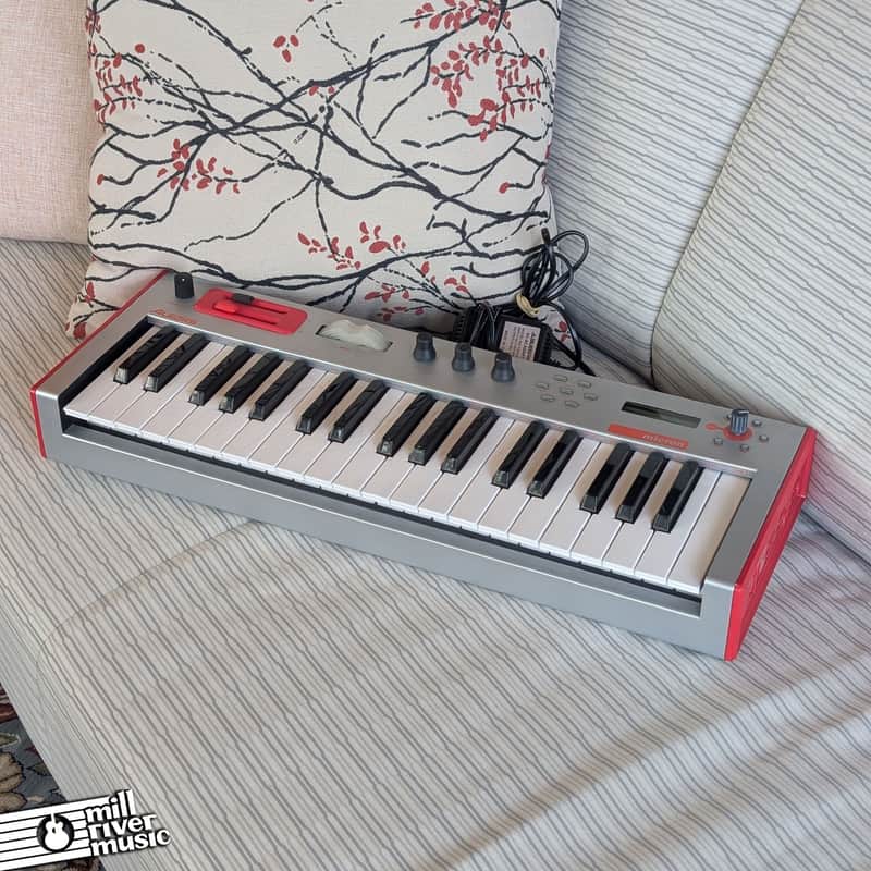 Alesis Micron Analog Modeling Synth - Used image 1