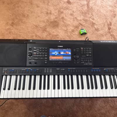 Yamaha PSR-SX700 61-Key Arranger Workstation 2019 - Present - Black
