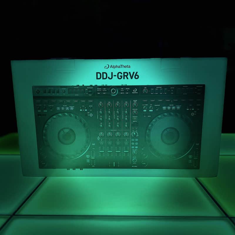 AlphaTheta DDJ GRV6 - Black image 1