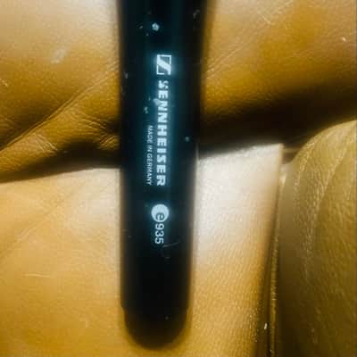 Sennheiser e935 Handheld Cardioid Dynamic Vocal Microphone 2003 - Present - Black image 1