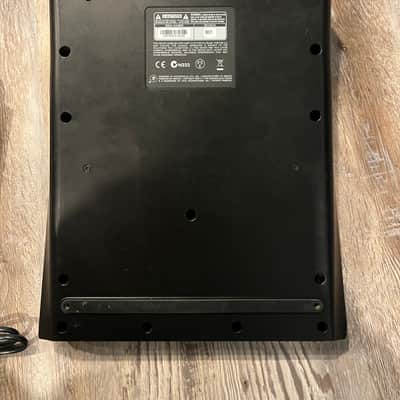 Mackie DL1608 16-Channel Wireless Digital Mixer with 30 pin and lightning adaptor image 3
