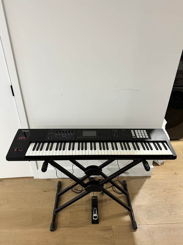 Roland FA-07 76-Key Music Workstation