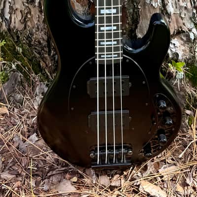 ベース Musicman stingray 4 2007 limited edition Ernie Ball Music Man Limited Edition StingRay 4 HH 2007 - Blue